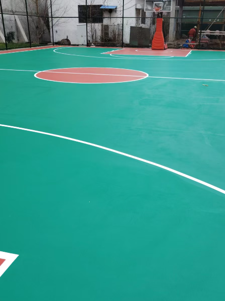 大安镇 球场长期使用易出现地面开裂